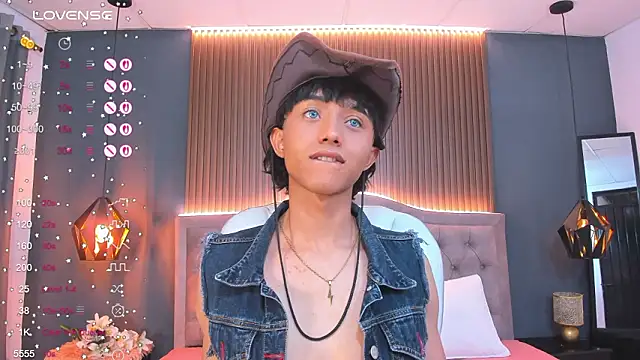 Noa 03 online show from February 4, 2026, 1:06 pm