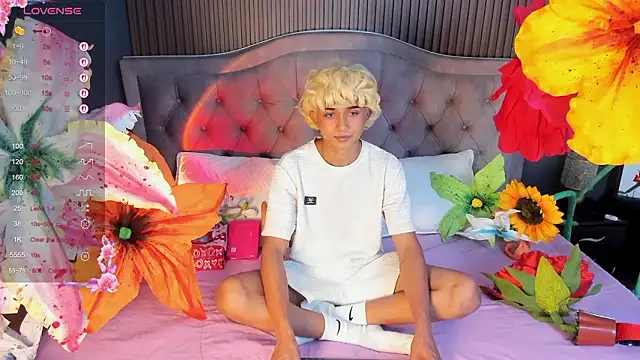 Noa 03 online show from February 25, 2026, 7:14 pm