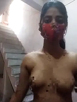 Kitti-Sharma online show from April 11, 2026, 2:41 am