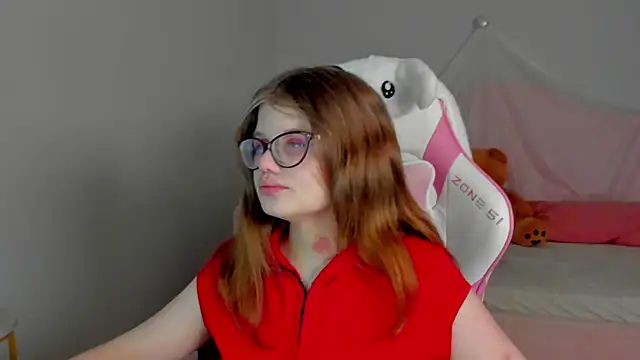 ChloeHalses online show from April 10, 2026, 6:15 pm