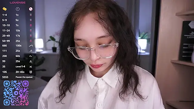 HannaHayles online show from April 8, 2026, 5:03 pm