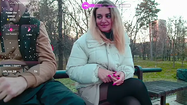 Sweetcoople28 online show from April 4, 2026, 4:02 pm