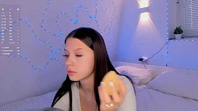 Snapshot of JennySilk chatting on February 8, 2026, 8:01 am JennySilk online show from February 8, 2026, 8:01 am