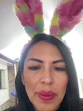 Emma Sanz   online show from April 6, 2026, 1:01 pm