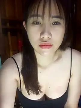 Yui-Ch1682 online show from February 19, 2026, 12:24 pm