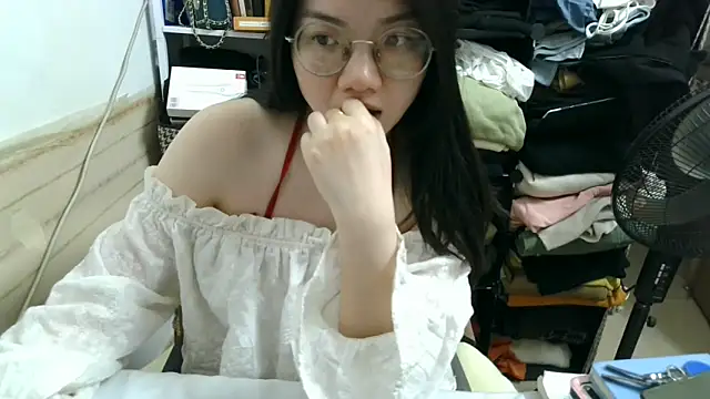 xiaoxiaowan11 online show from March 27, 2026, 2:09 am