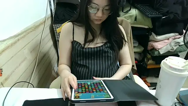 xiaoxiaowan11 online show from April 14, 2026, 1:27 pm