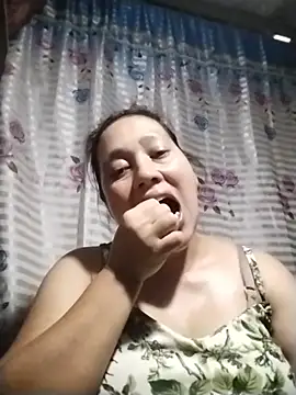 Snapshot of May_Bombs chatting on February 15, 2026, 8:13 am May Bombs online show from February 15, 2026, 8:13 am