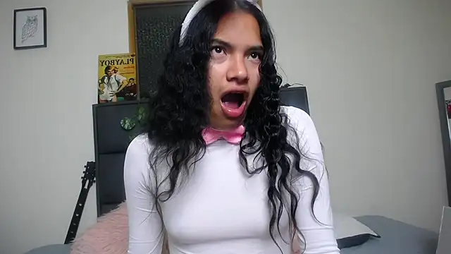 Julieta Parker online show from April 6, 2026, 1:23 am