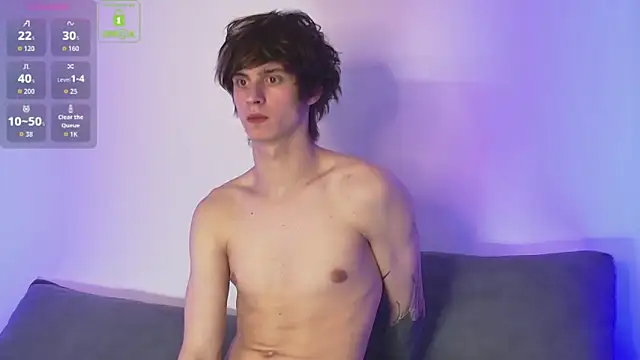 Snapshot of HoogWilder chatting on February 9, 2026, 9:13 pm HoogWilder online show from February 9, 2026, 9:13 pm