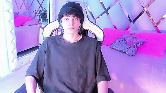 Snapshot of thanier_18 chatting on February 27, 2026, 7:35 pm thanier 18 online show from February 27, 2026, 7:35 pm