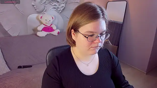 MaryFloree online show from February 11, 2026, 3:28 am