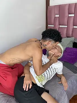 MaxyRyan online show from February 12, 2026, 1:00 pm