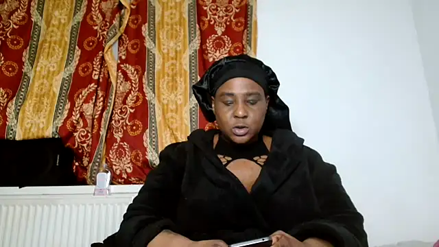 Snapshot of CurvySashia chatting on March 2, 2026, 12:11 am CurvySashia online show from March 2, 2026, 12:11 am