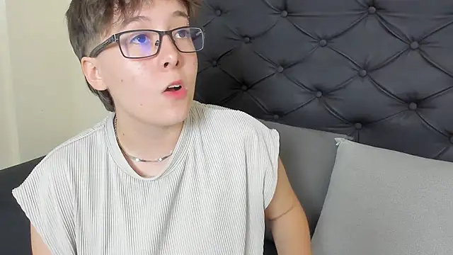  Daarcy  online show from March 24, 2026, 3:28 am