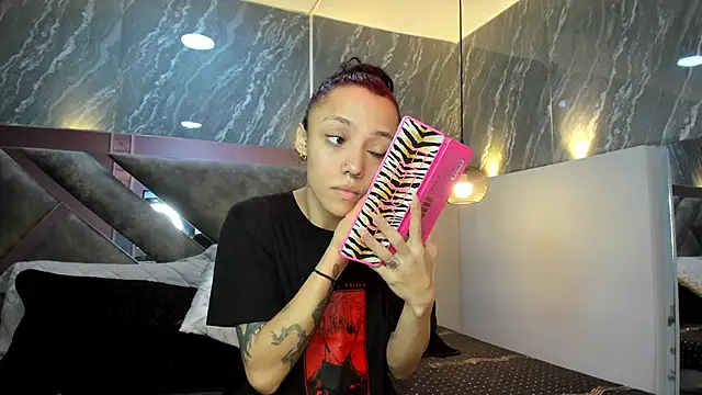 Snapshot of CharlotteKravizz chatting on February 17, 2026, 6:16 pm CharlotteKravizz online show from February 17, 2026, 6:16 pm