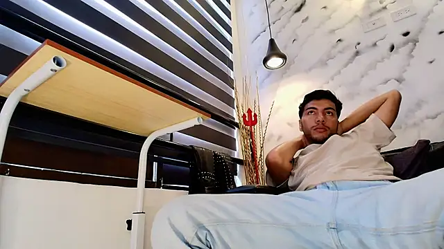 Snapshot of Max_Hornye chatting on February 21, 2026, 7:16 pm Max Hornye online show from February 21, 2026, 7:16 pm