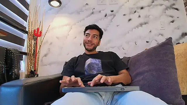 Snapshot of Max_Hornye chatting on February 24, 2026, 6:42 pm Max Hornye online show from February 24, 2026, 6:42 pm