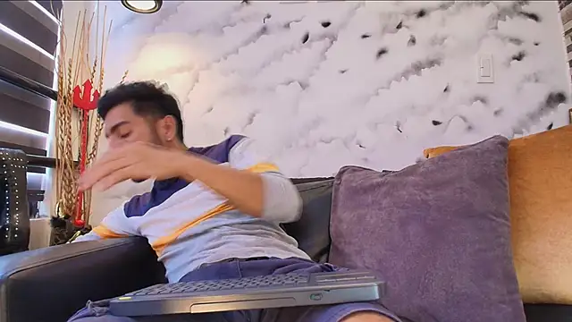 Snapshot of Max_Hornye chatting on February 23, 2026, 6:52 pm Max Hornye online show from February 23, 2026, 6:52 pm