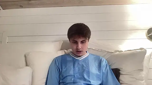 Snapshot of NoahhSkye chatting on February 15, 2026, 12:55 am NoahhSkye online show from February 15, 2026, 12:55 am