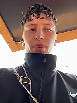 ARON LUXX online show from April 16, 2026, 3:02 pm