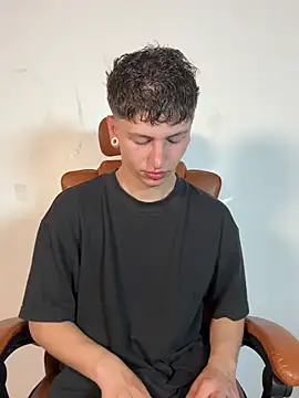 ARON LUXX online show from March 11, 2026, 3:22 am