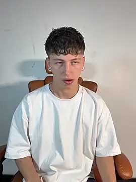 ARON LUXX online show from March 31, 2026, 3:14 pm