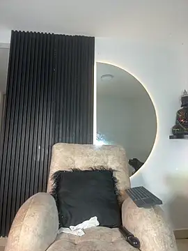 ARON LUXX online show from February 10, 2026, 3:05 am