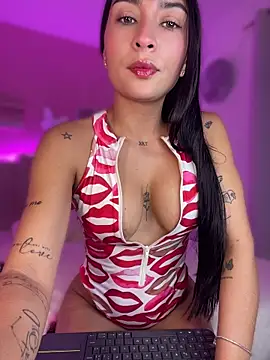 Snapshot of SofiaSiren chatting on May 16, 2026, 1:37 am SofiaSiren online show from May 16, 2026, 1:37 am