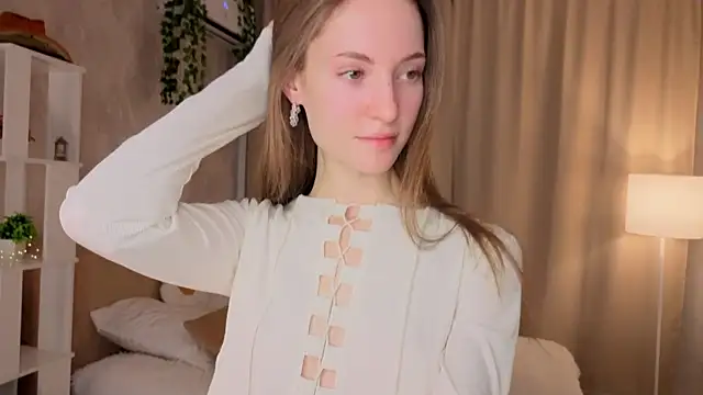 LeolaMonteverde online show from February 5, 2026, 5:03 am