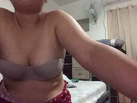 Snapshot of lady_candy85 chatting on February 8, 2026, 8:28 pm lady candy85 online show from February 8, 2026, 8:28 pm