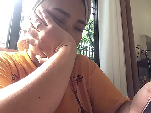 lady candy85 online show from April 9, 2026, 2:13 am