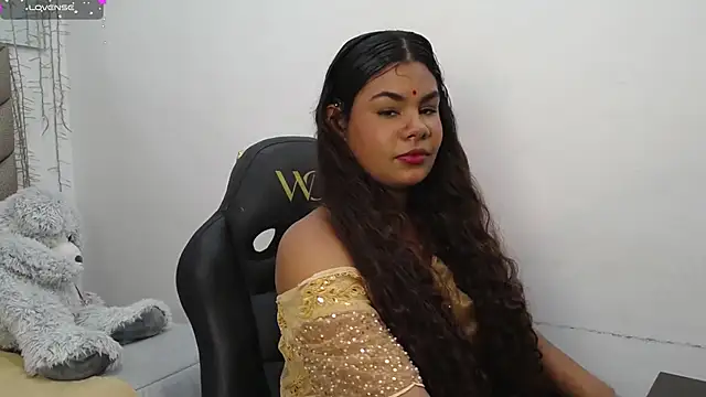 Snapshot of yaazhinii chatting on February 11, 2026, 11:43 am yaazhinii online show from February 11, 2026, 11:43 am