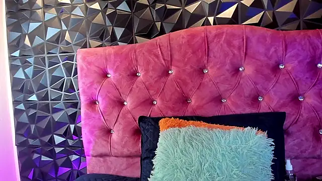 karenwild 1 online show from April 4, 2026, 6:25 pm