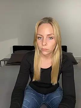 emily-becker22 online show from February 21, 2026, 4:31 pm