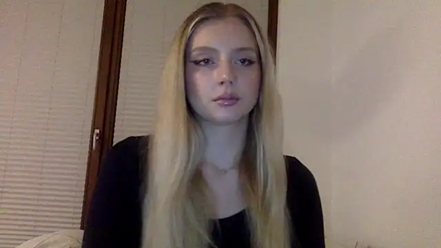 Snapshot of MayaWetDream chatting on March 3, 2026, 9:22 pm MayaWetDream online show from March 3, 2026, 9:22 pm