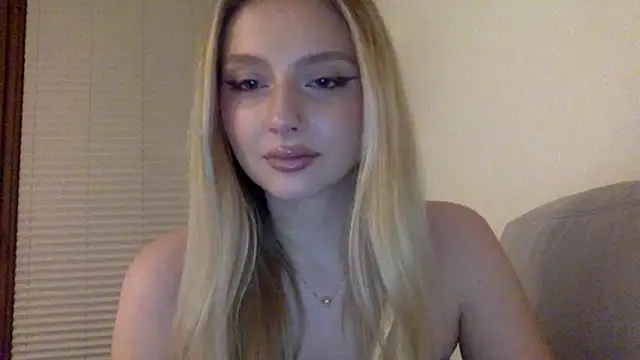 Snapshot of MayaWetDream chatting on March 2, 2026, 6:26 pm MayaWetDream online show from March 2, 2026, 6:26 pm