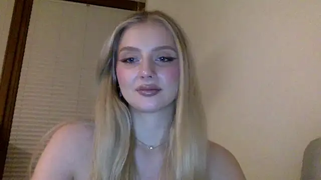 MayaWetDream online show from April 21, 2026, 8:48 pm