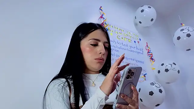 Snapshot of Julieta-Horny- chatting on June 16, 2026, 2:06 pm Julieta-Horny- online show from June 16, 2026, 2:06 pm