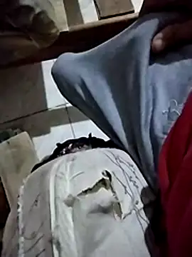 Snapshot of UnsureSlide chatting on March 29, 2026, 1:29 am UnsureSlide online show from March 29, 2026, 1:29 am