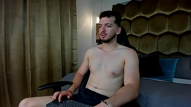 Logan Wolf-js online show from April 5, 2026, 3:19 pm