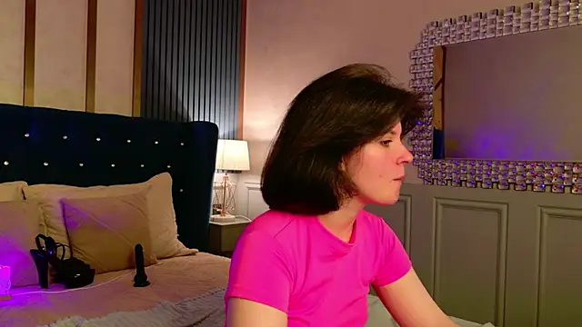Snapshot of Milana_Bold chatting on April 21, 2026, 2:14 am Milana Bold online show from April 21, 2026, 2:14 am