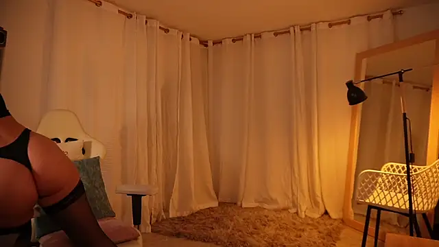 Madisonlara1 online show from April 10, 2026, 6:04 pm