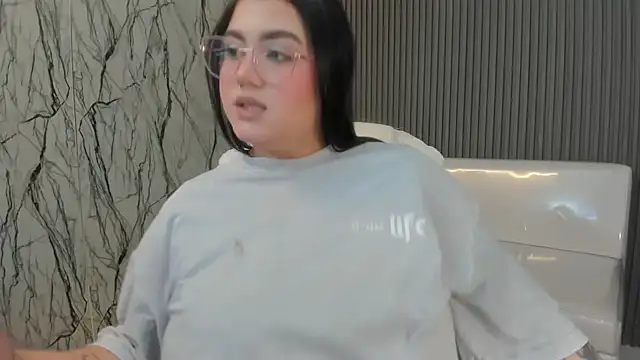 Snapshot of mady_musex chatting on February 24, 2026, 3:18 am mady musex online show from February 24, 2026, 3:18 am