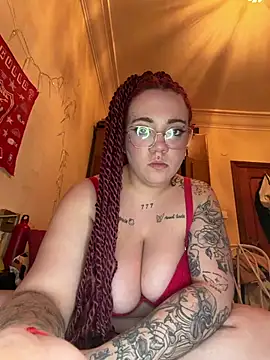 Snapshot of Diablita13 chatting on February 18, 2026, 10:50 pm Diablita13 online show from February 18, 2026, 10:50 pm