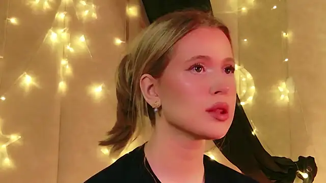 Beckie White online show from April 4, 2026, 8:48 pm