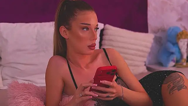 Snapshot of EllinaNuria chatting on May 4, 2026, 4:05 am EllinaNuria online show from May 4, 2026, 4:05 am