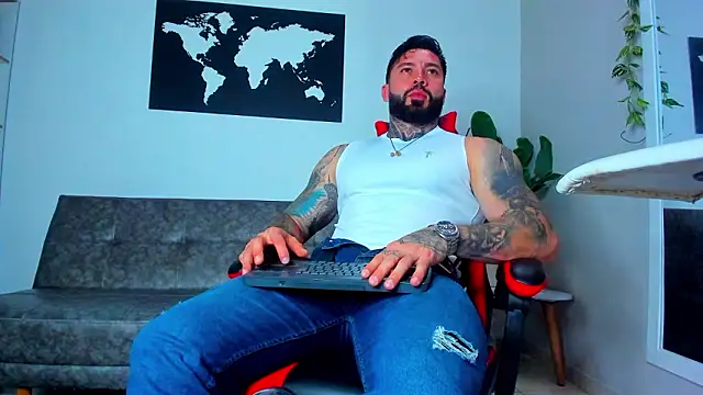 Snapshot of Alessrose chatting on February 15, 2026, 7:35 pm Alessrose online show from February 15, 2026, 7:35 pm