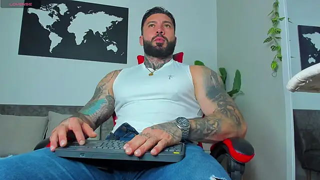 Alessrose online show from April 11, 2026, 8:45 pm