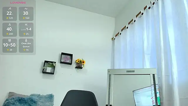 Sophie Tyler online show from July 22, 2026, 1:24 pm